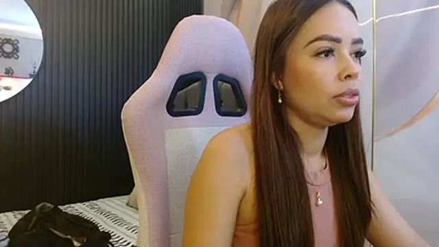 naomis 36 online show from 06-25-26, 02:00