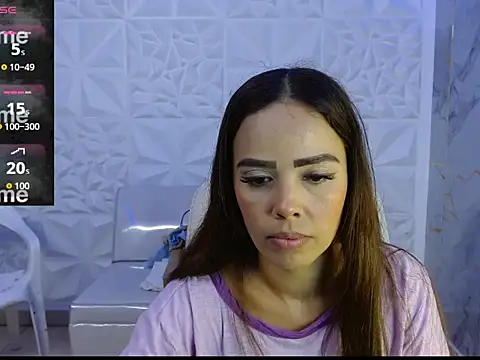 Snapshot of naomis_36 chatting on 05-19-26, 02:24 naomis 36 online show from 05-19-26, 02:24