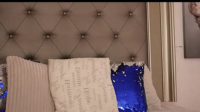 LeilaBie online show from 05-26-26, 04:54