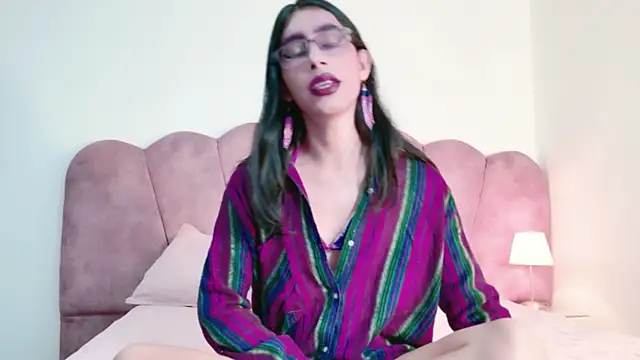 Snapshot of Alexadomina22 chatting on 05-21-26, 07:11 Alexadomina22 online show from 05-21-26, 07:11