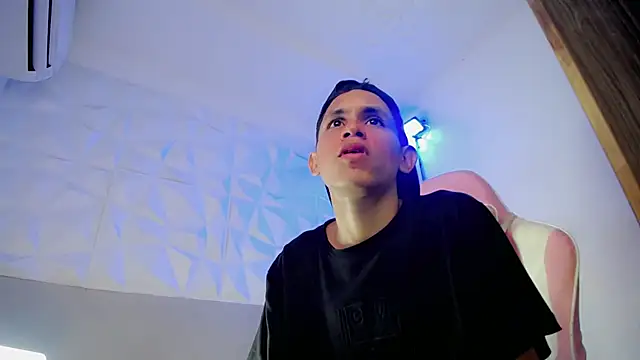 sombra 18 online show from 07-22-26, 02:02