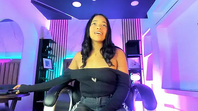 BrianaRuiiz  online show from 06-19-26, 01:06