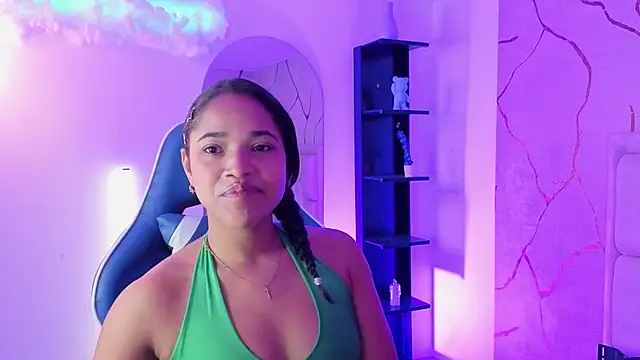 BrianaRuiiz  online show from 06-08-26, 01:33
