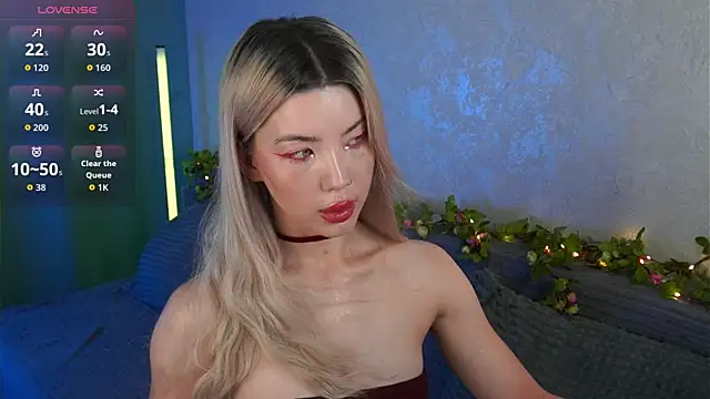 LindaThackerr online show from 06-20-26, 04:17