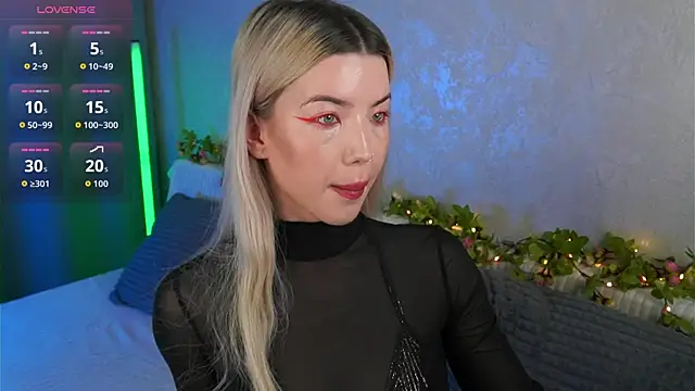 LindaThackerr online show from 06-13-26, 04:21