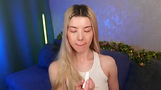 LindaThackerr online show from 05-24-26, 07:08