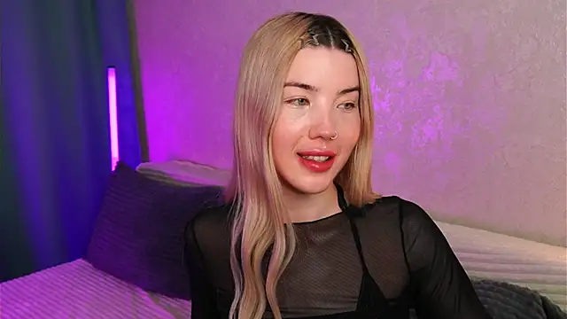 LindaThackerr online show from 05-06-26, 10:19