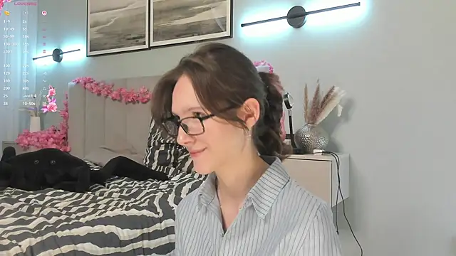 CortneyCagey online show from 06-10-26, 07:09