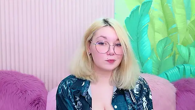 Cassey Well online show from 05-10-26, 04:20