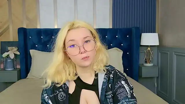 Cassey Well online show from 05-21-26, 03:42