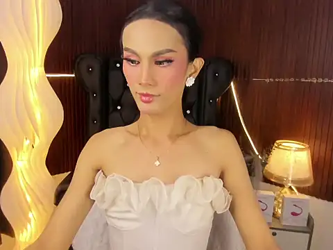 Estella Hilton online show from 06-16-26, 11:43