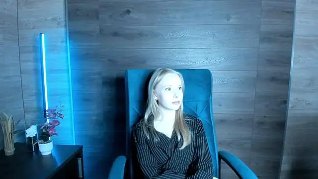 LovvieLov online show from 05-05-26, 04:54