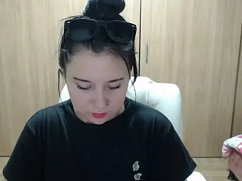 Haileey ross online show from 06-26-26, 01:33