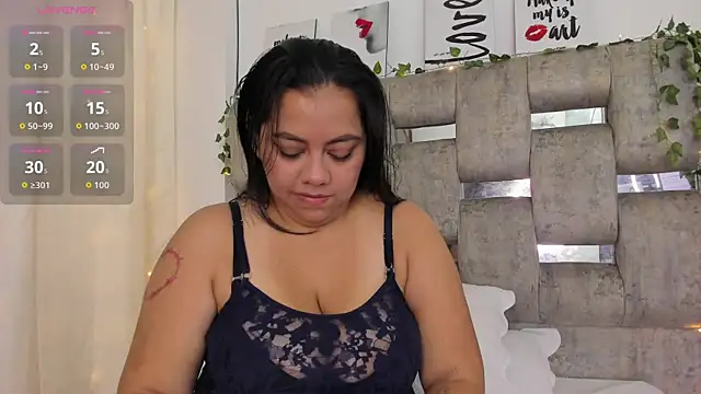 Snapshot of EmmyBellamy chatting on 05-14-26, 01:08 EmmyBellamy online show from 05-14-26, 01:08