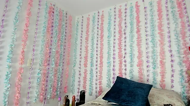PaulinaThomson online show from 06-17-26, 05:34