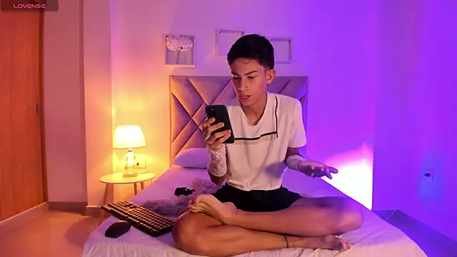 Baby noahtt online show from 06-09-26, 02:18