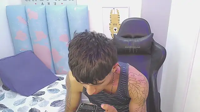 Snapshot of liam_play chatting on 05-19-26, 04:08 liam play online show from 05-19-26, 04:08
