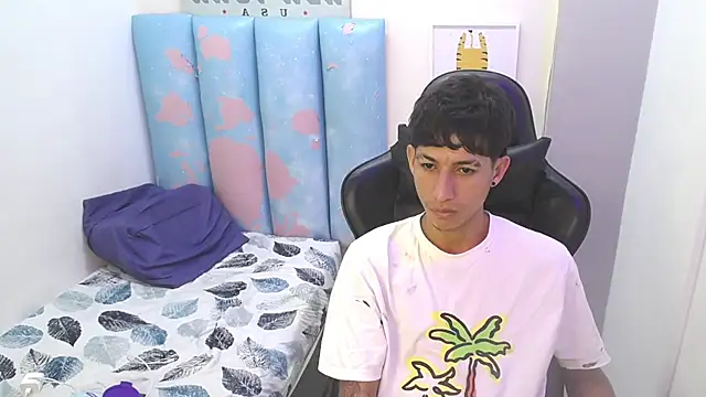 Snapshot of liam_play chatting on 05-31-26, 08:42 liam play online show from 05-31-26, 08:42