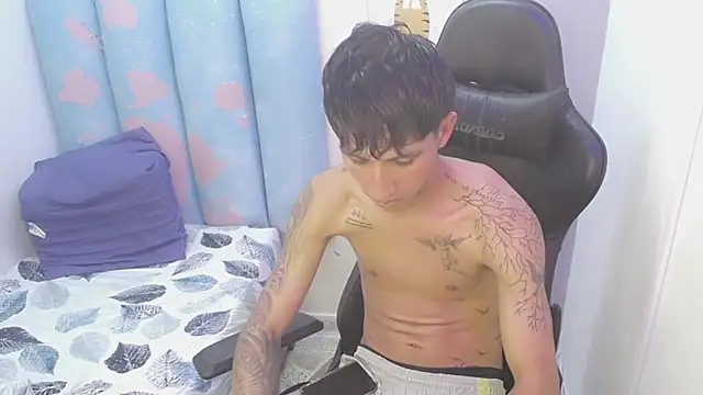 Snapshot of liam_play chatting on 05-19-26, 11:56 liam play online show from 05-19-26, 11:56