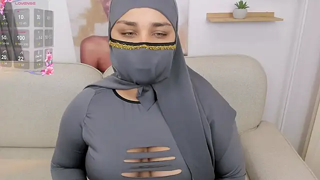 Salma farouk online show from 06-18-26, 03:16