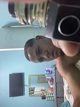Snapshot of luis0570 chatting on 06-07-26, 02:17 luis0570 online show from 06-07-26, 02:17