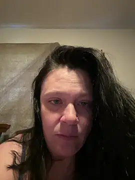 Snapshot of blueeyez1987 chatting on 05-10-26, 04:53 blueeyez1987 online show from 05-10-26, 04:53