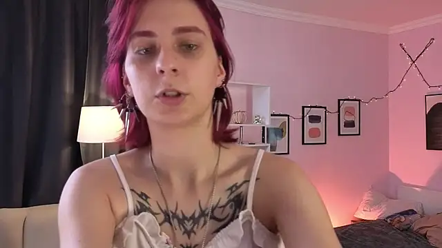 Cruela Bena online show from 06-25-26, 03:06