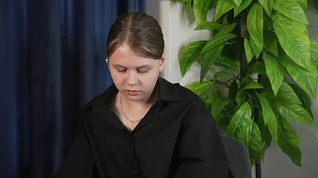 KarleenMcshaw online show from 05-11-26, 02:45