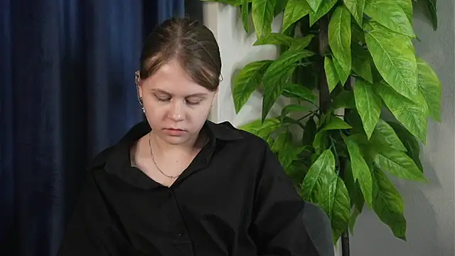 KarleenMcshaw online show from 05-11-26, 04:04