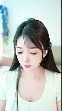 Snapshot of singer-wenwan chatting on 05-20-26, 06:32 singer-wenwan online show from 05-20-26, 06:32