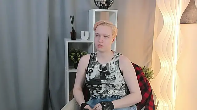 Snapshot of LeidaZinck chatting on 05-11-26, 02:45 LeidaZinck online show from 05-11-26, 02:45