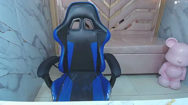 Mely R online show from 05-19-26, 07:43
