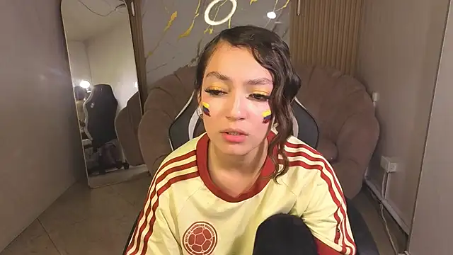 Cinnamon b online show from 06-18-26, 12:42