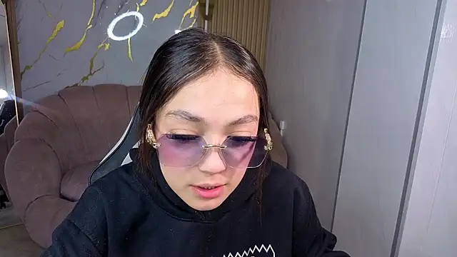 Cinnamon b online show from 06-21-26, 01:00