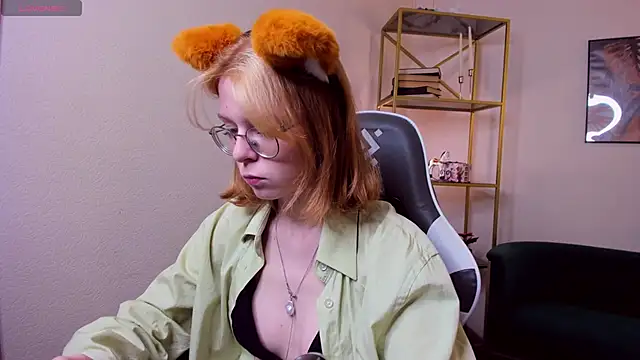 FoxxyyPolly online show from 06-19-26, 05:35