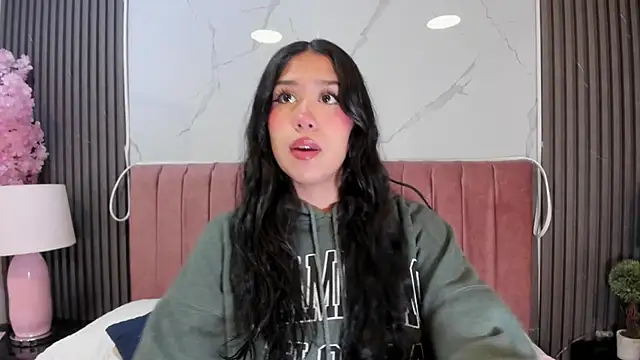 Hanna Thorne online show from 06-18-26, 07:41