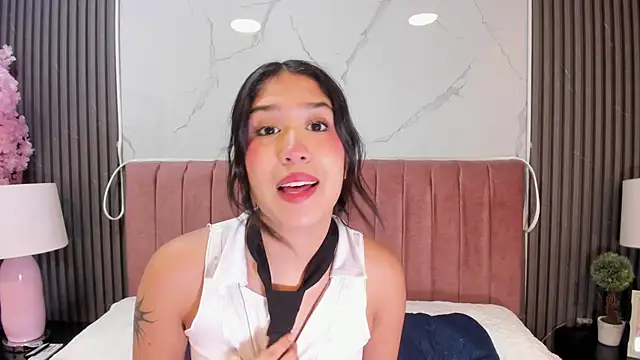 Hanna Thorne online show from 06-19-26, 08:14