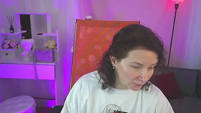 Snapshot of AureliaGleam chatting on 05-16-26, 08:02 AureliaGleam online show from 05-16-26, 08:02