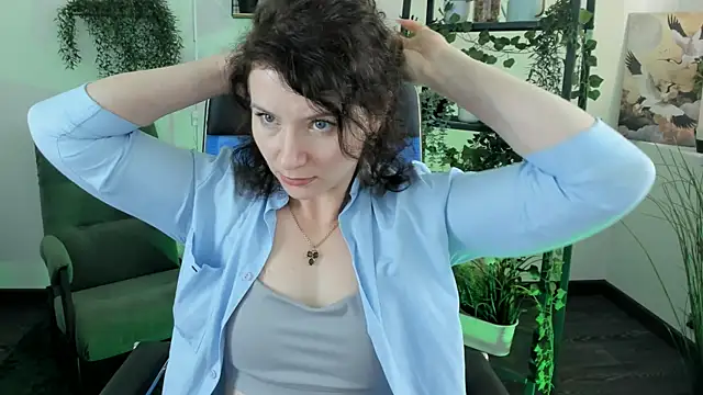 Snapshot of AureliaGleam chatting on 05-18-26, 04:51 AureliaGleam online show from 05-18-26, 04:51