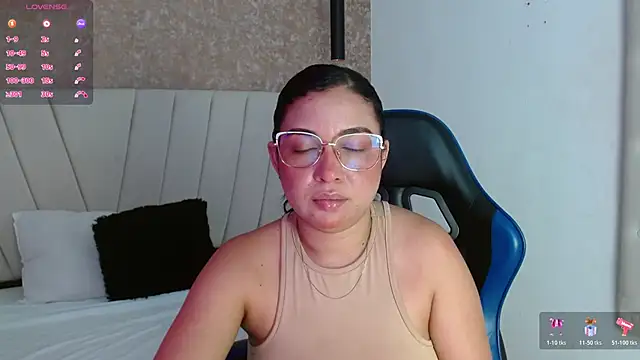 AliceSmity   online show from 06-11-26, 01:08