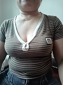 Snapshot of -Lytina- chatting on 08-03-26, 04:53 -Lytina- online show from 08-03-26, 04:53