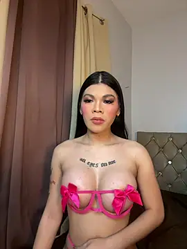Snapshot of DanikaLovve chatting on 07-16-26, 08:11 DanikaLovve online show from 07-16-26, 08:11