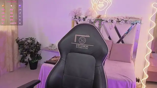 CRISTALBROKE TAY online show from 07-15-26, 07:21