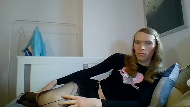 Snapshot of DaimondAngel chatting on 06-03-26, 05:17 DaimondAngel online show from 06-03-26, 05:17