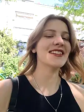 mooniekiss online show from 05-09-26, 12:52