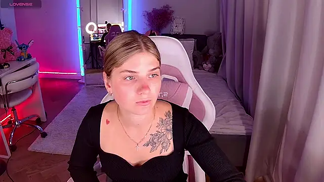 Snapshot of Leri_One chatting on 05-29-26, 06:30 Leri One online show from 05-29-26, 06:30