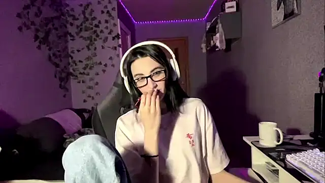 NightFoxxx online show from 05-10-26, 02:08