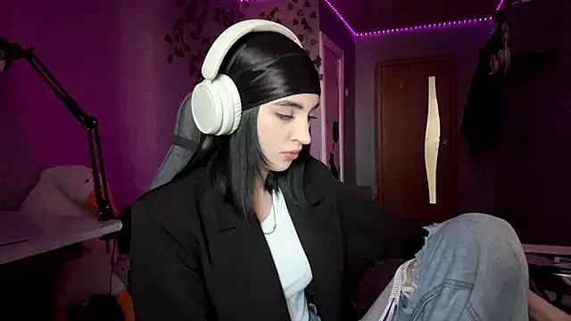 NightFoxxx online show from 06-04-26, 10:31
