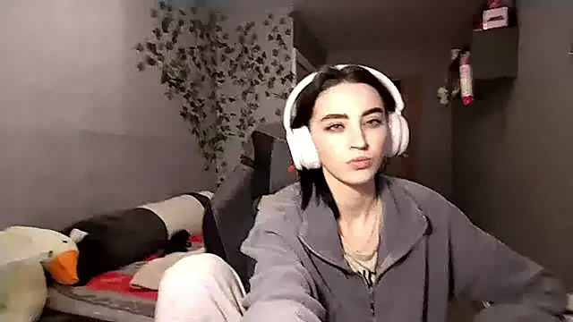 NightFoxxx online show from 06-19-26, 09:15