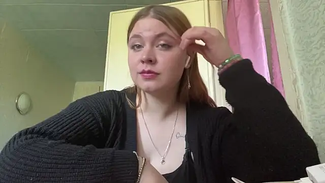 Snapshot of Violette_Iguina chatting on 05-11-26, 08:38 Violette Iguina online show from 05-11-26, 08:38